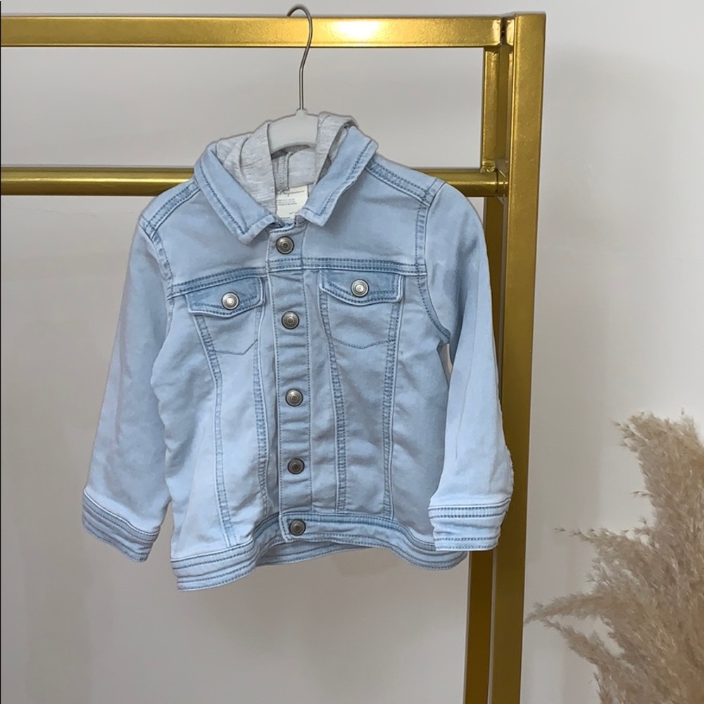 Jean jacket with hood